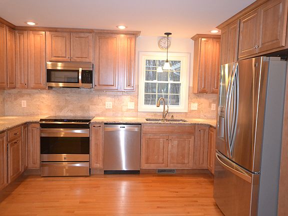 3rd image of 11 Albert Dr