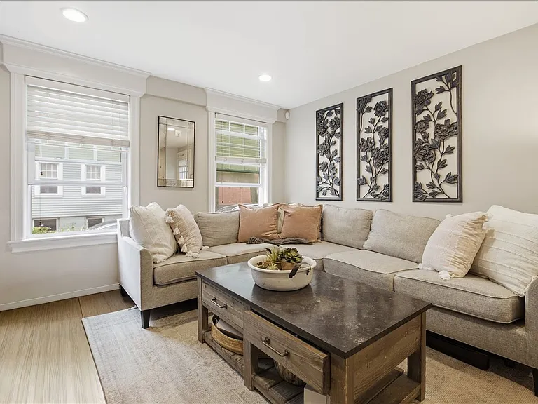 120 Elm St — Photo 2
