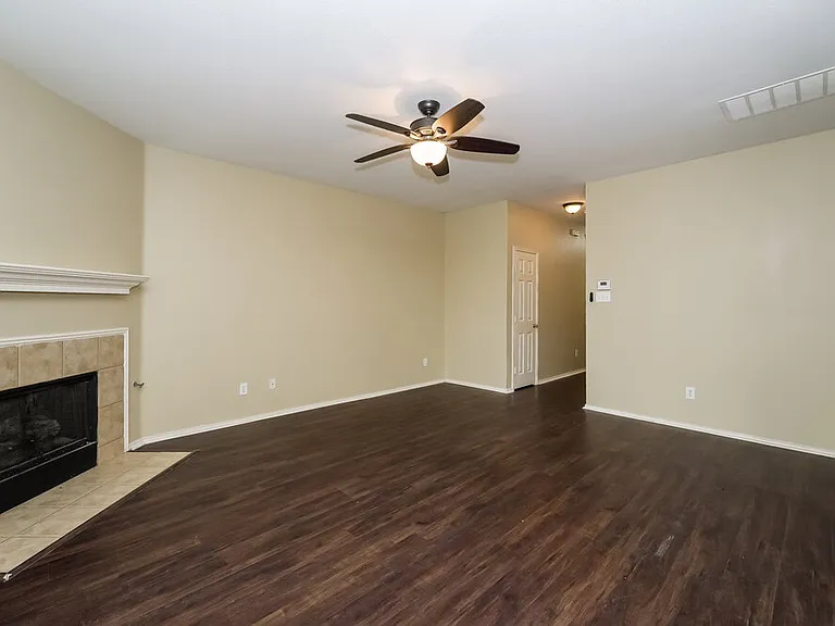 2808 Lynx Ln — Photo 4