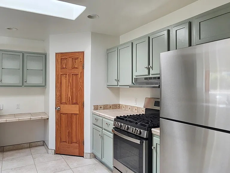 520 Lolita St — Photo 7