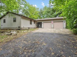 3553 N Shimmons Cir, Auburn Hills, MI 48326