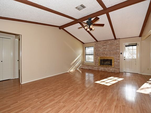 4th image of 12138 Apricot Dr
