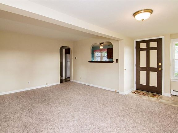 3rd image of 823 Lamay Ave