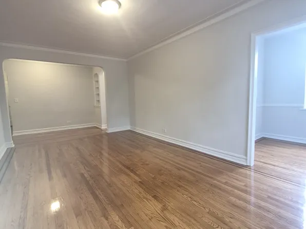 6981 108th St APT 2B, Forest Hills, NY 11375