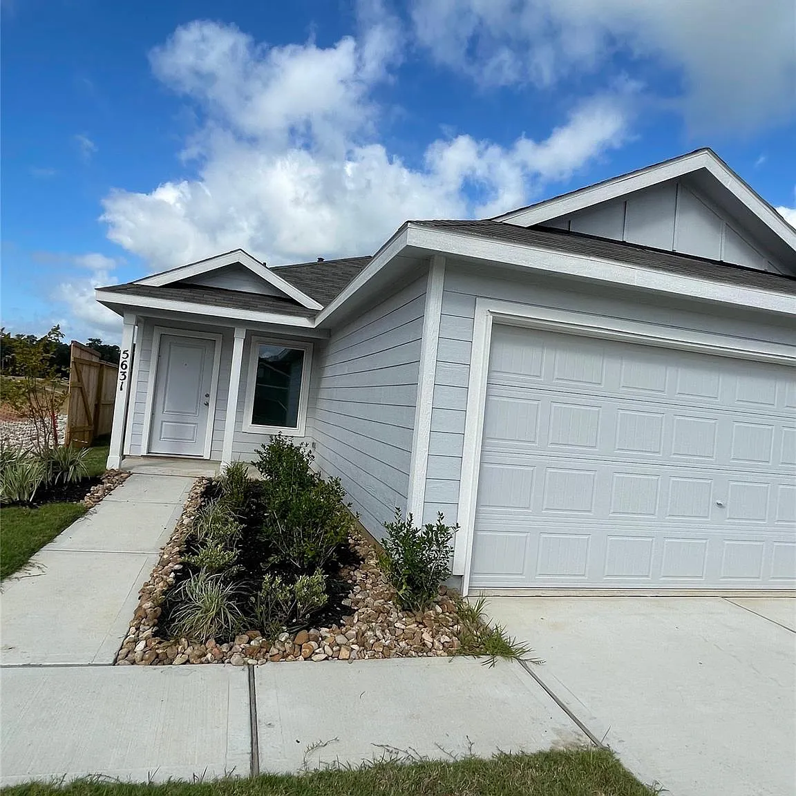 3 bed, 2.0 bath, 1266 sqft, $1,600 — Photo 2