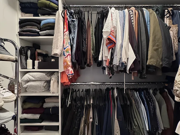 Walk-in-closet
