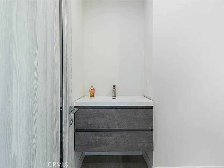 7446 Mammoth Ave — Photo 12