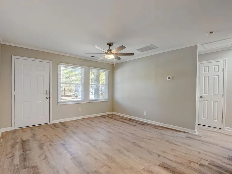 Gorgeously Renovated Apartments — Photo 31