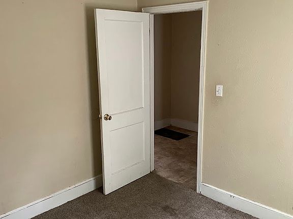 3rd image of 506 E 3rd Ave