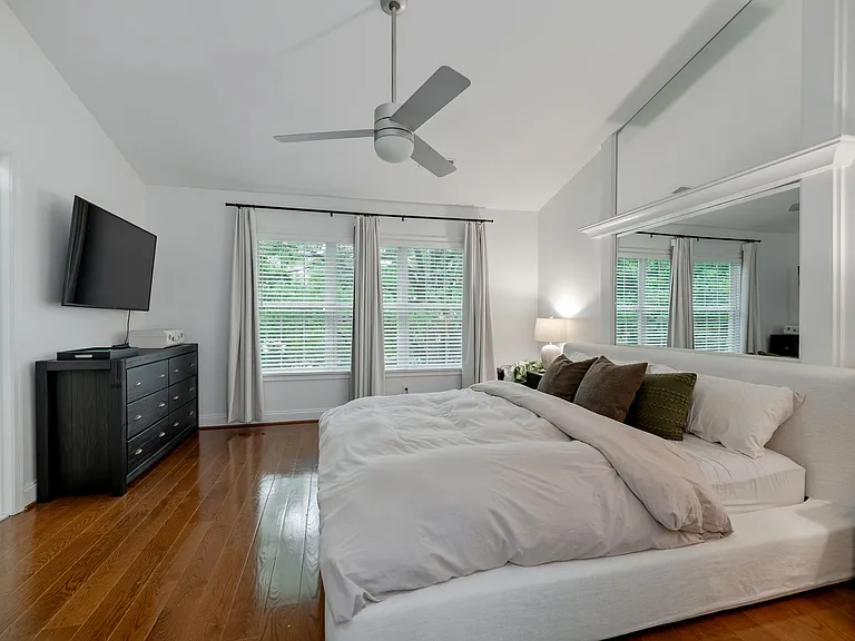 413 Clayton Ln — Photo 27