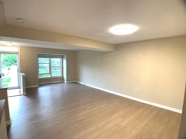 8684 Manahan Dr — Photo 11