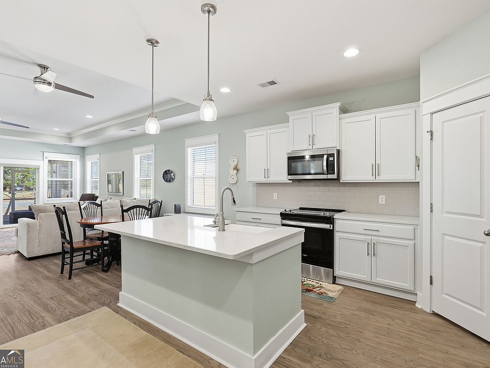 1st image of 141 Mallory Pl