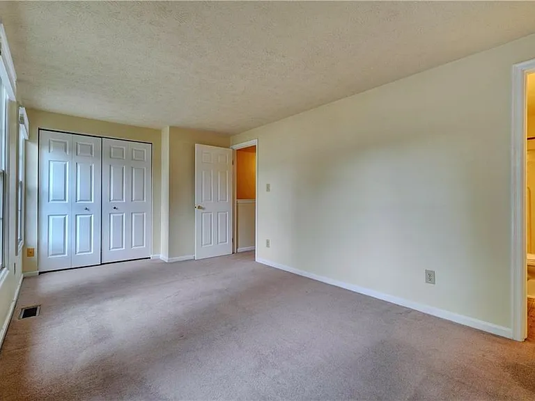 122 Sterling Ct — Photo 11
