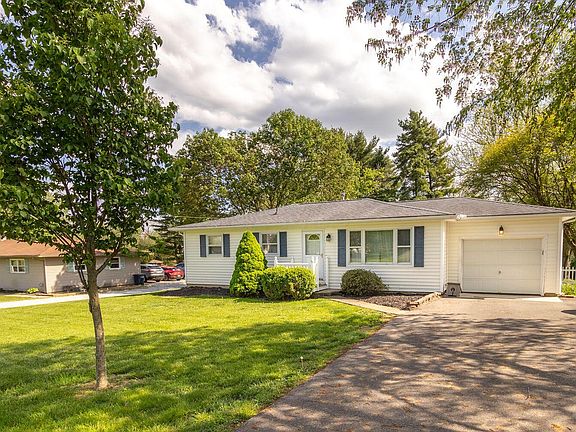 2nd image of 1637 Rainbow Dr