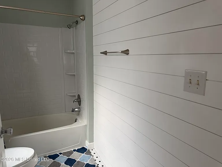 412 Robert St — Photo 11