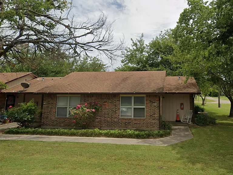 709 W Witt St — Photo 7