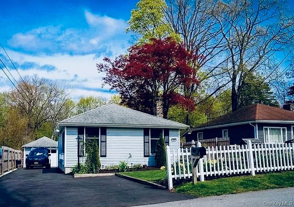 24 Cooledge Drive photo 1