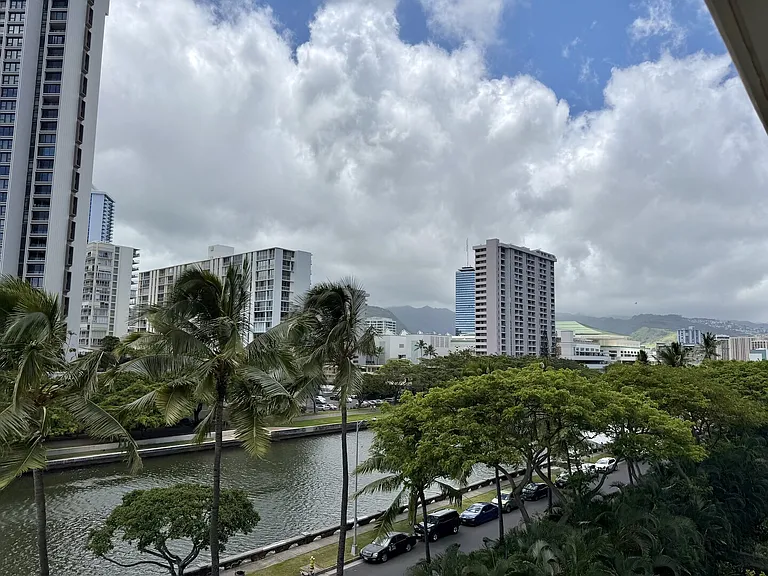 Ala Moana Blvd — Photo 2