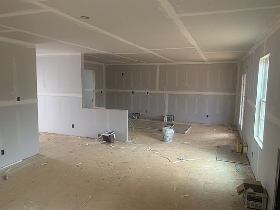 3rd image of 131 Glenstone Blvd