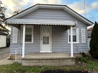 1732 Beechmont St, Keego Harbor, MI 48320