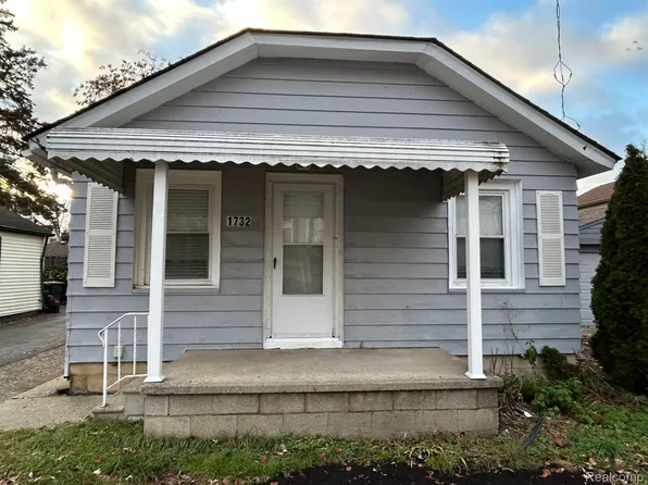 1732 Beechmont St, Keego Harbor, MI 48320
