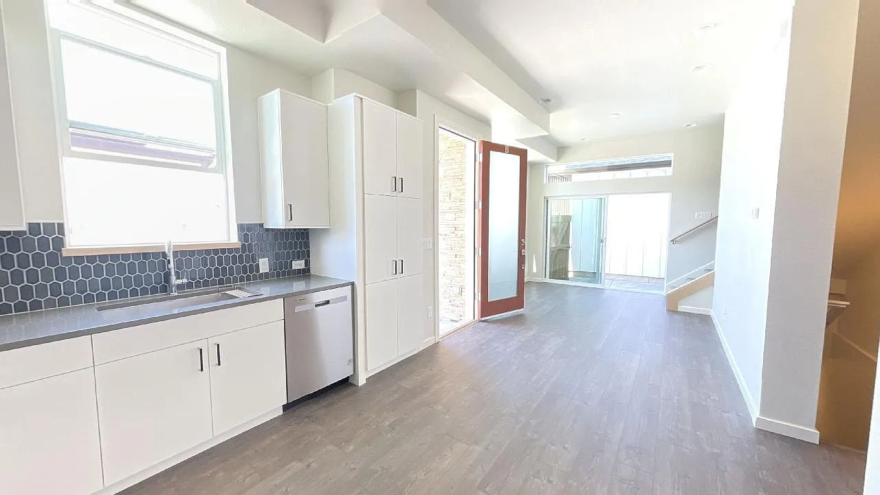 3 bed, 1248 sqft, $2,500 — Photo 1