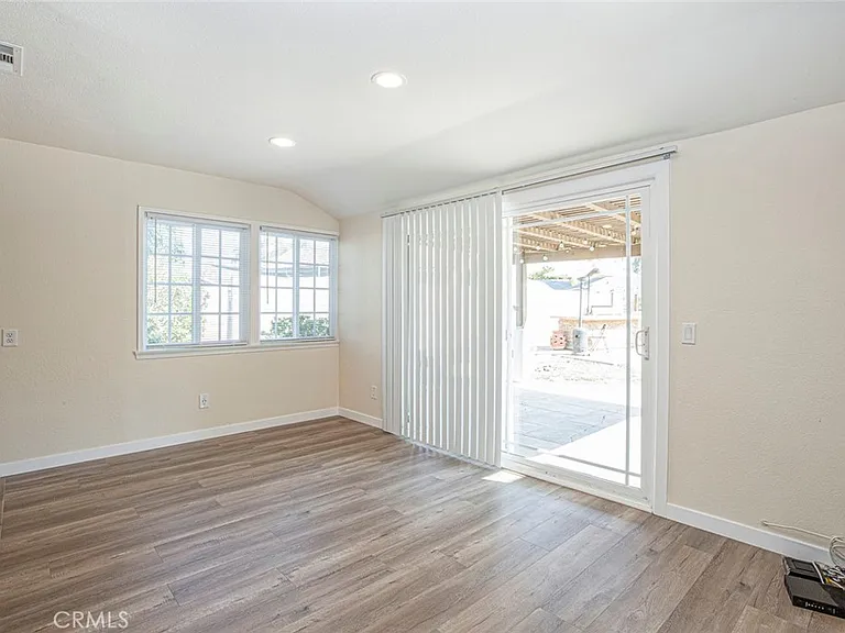 7820 Lasaine Ave — Photo 5