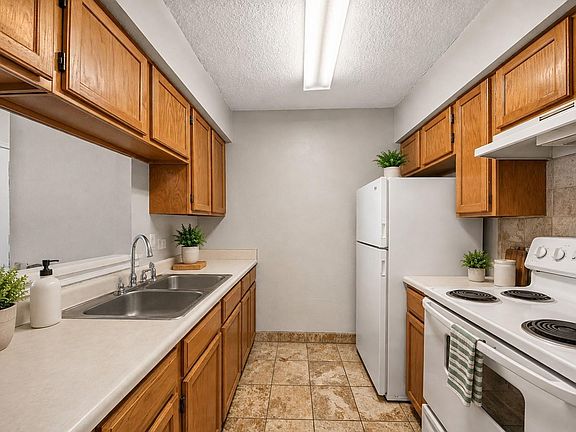 3rd image of 2120 El Paseo St APT 604