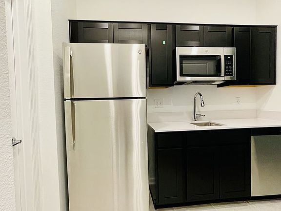 4th image of 905 Citrus Reserve Blvd #B