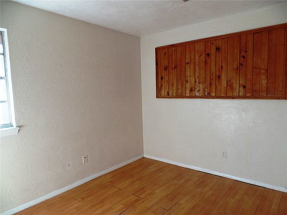 3rd image of 3305 Eastwood Cir