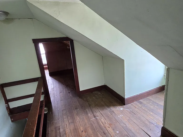 E Phillips St — Photo 20