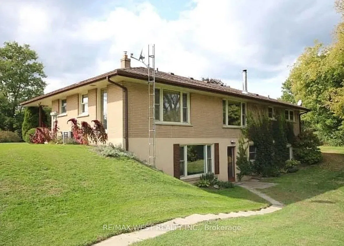 3 bed, $2,000 — Photo 2