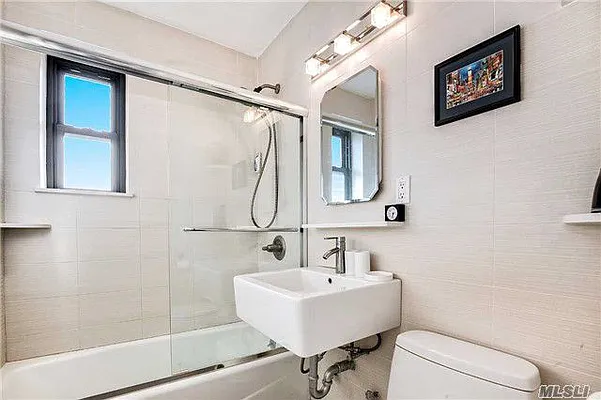 Sold by Redfin Real Estate | media 4