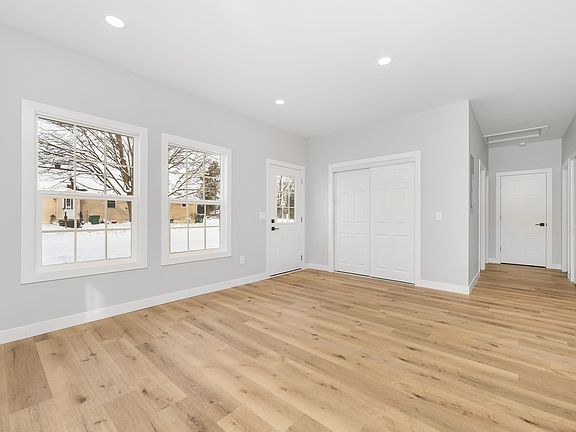 4th image of 1118 Millard Ct