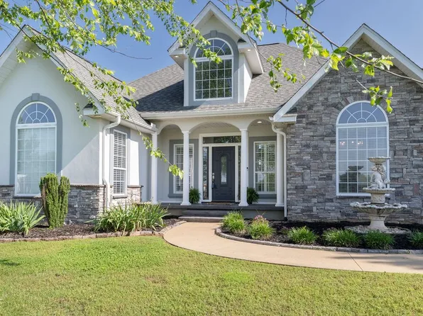2600 Country Ln, Springdale, AR 72762