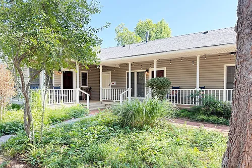 321 W Tonhawa St Photo 1