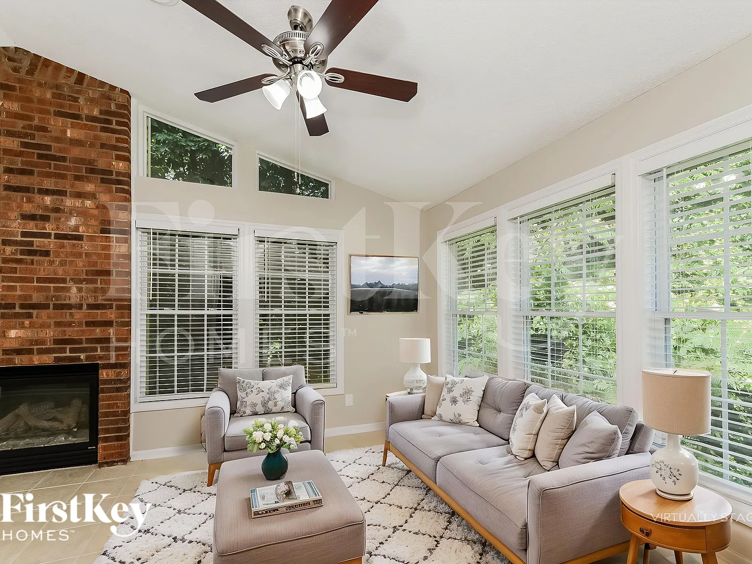 3 bed, 2.0 bath, 1611 sqft, $2,025 — Photo 4