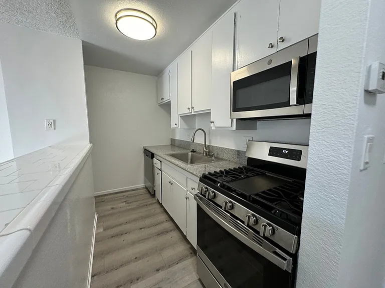 6736 Cleon Ave — Photo 3