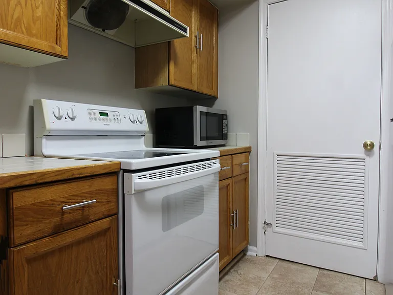 2604 S Arlington Mill Dr #I — Photo 8
