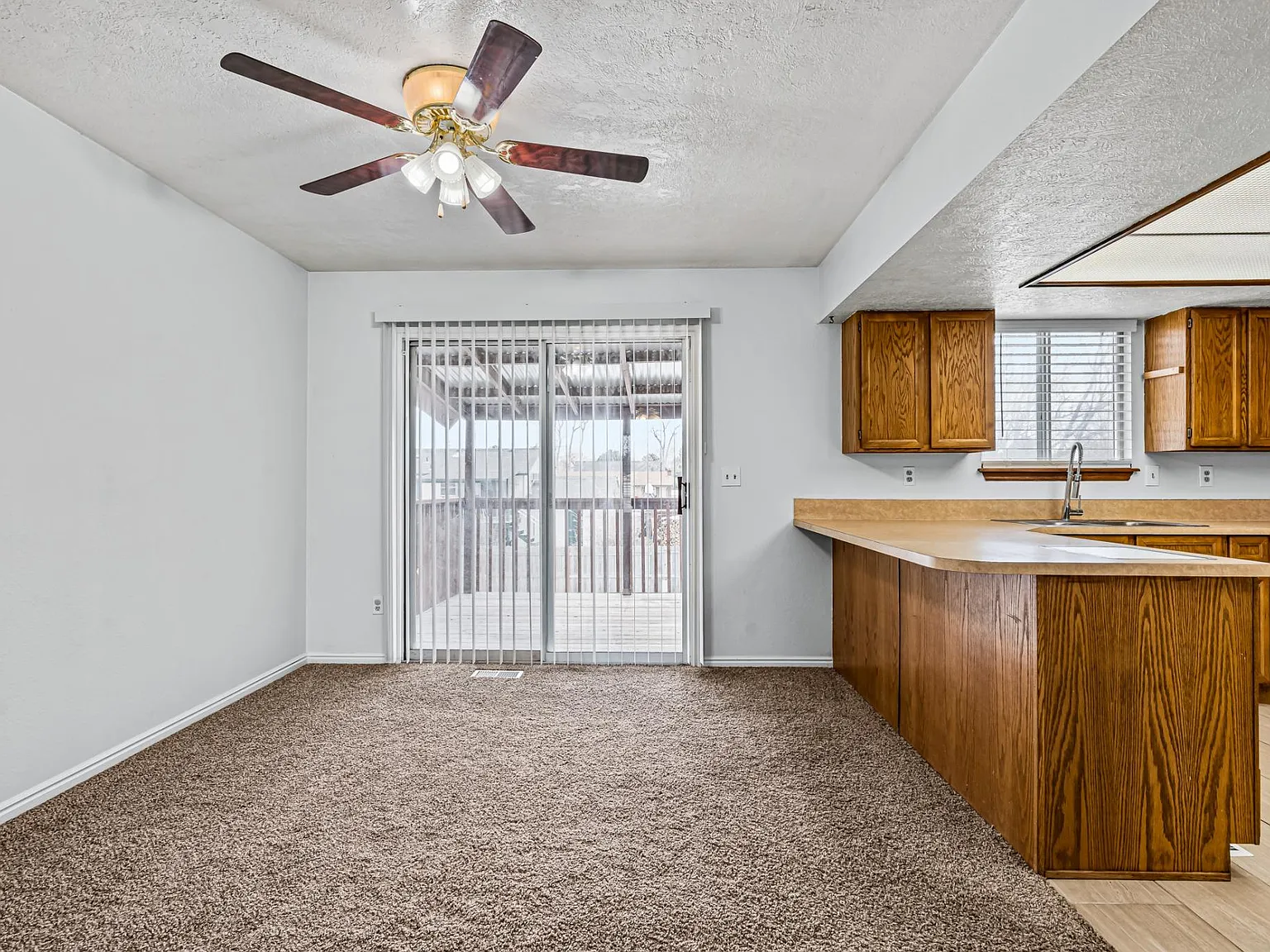 4 bed, 1690 sqft, $1,949 — Photo 4