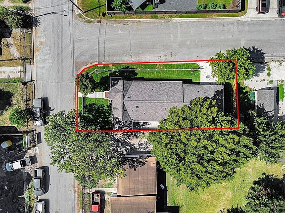 2nd image of 1015 E 32nd St