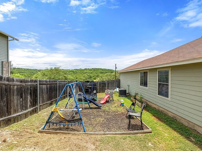 714 Newport Dr — Photo 31