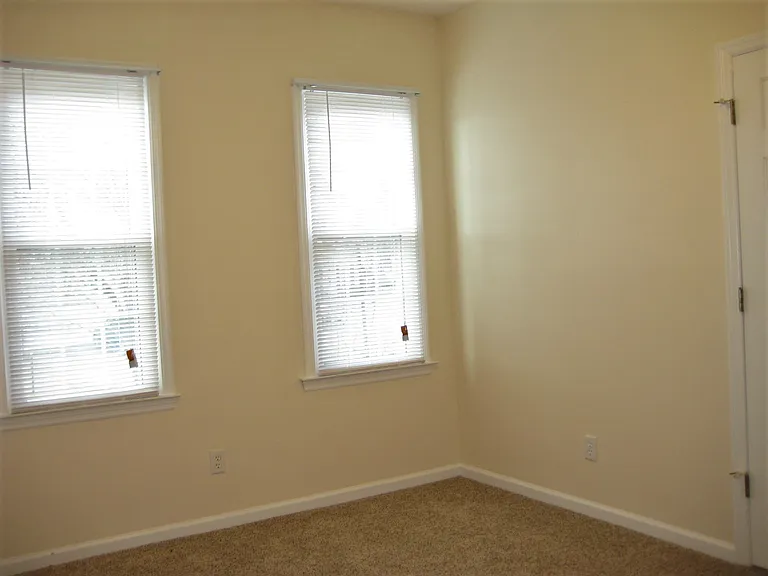 126 Ashton Dr — Photo 10