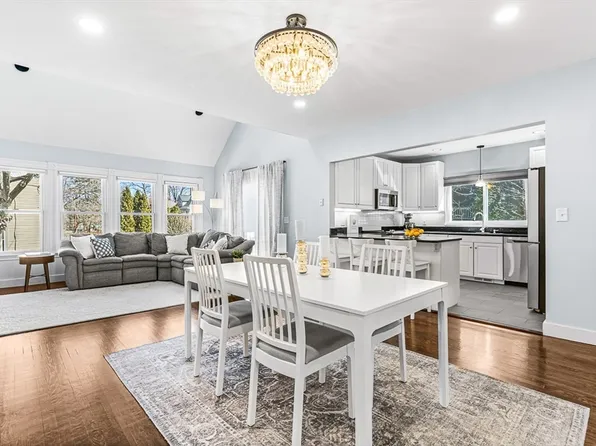 44 Ripley St Unit 44, Newton Center, MA 02459