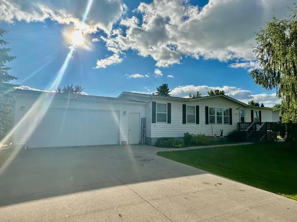 805 2nd Ave SW, Roseau, MN 56751