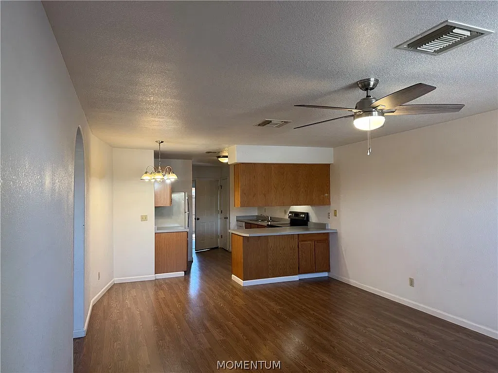 2 bed, 1.0 bath, 793 sqft, $1,100 — Photo 2