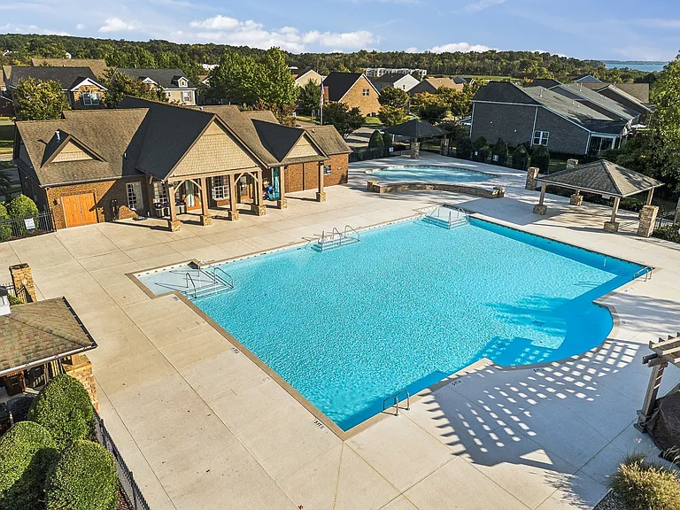 1672 Stonewater Dr — Photo 39