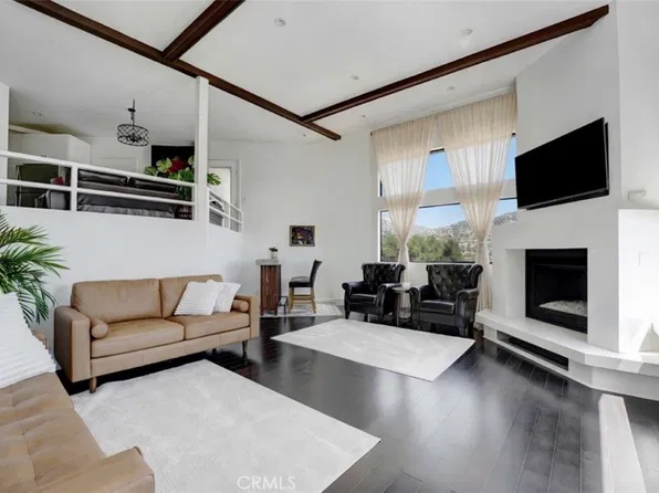8742 Azul Dr, Canoga Park, CA 91304