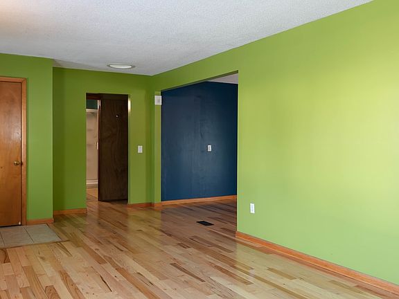 4th image of 309 Hillside Dr