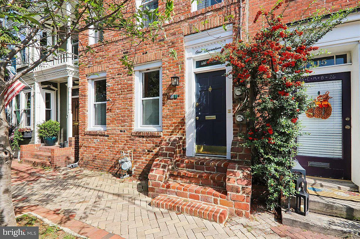 1 bed, 1.0 bath, 1200 sqft, $2,200 — Photo 2